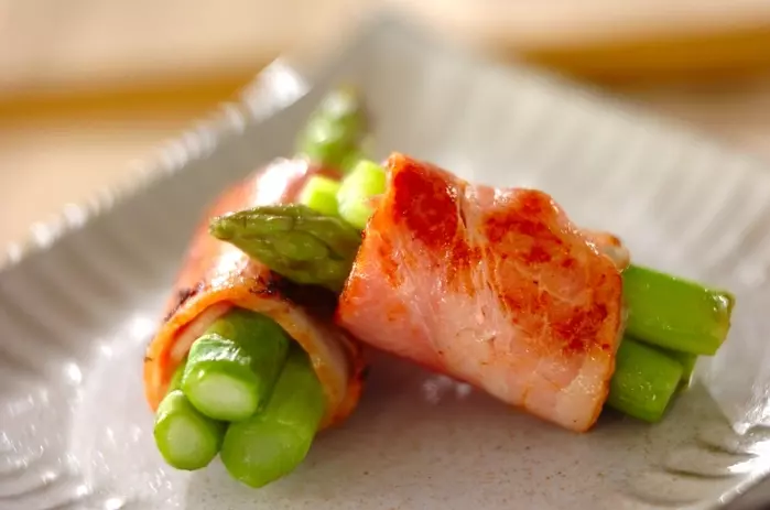 簡単ジューシー!定番アスパラベーコン巻き