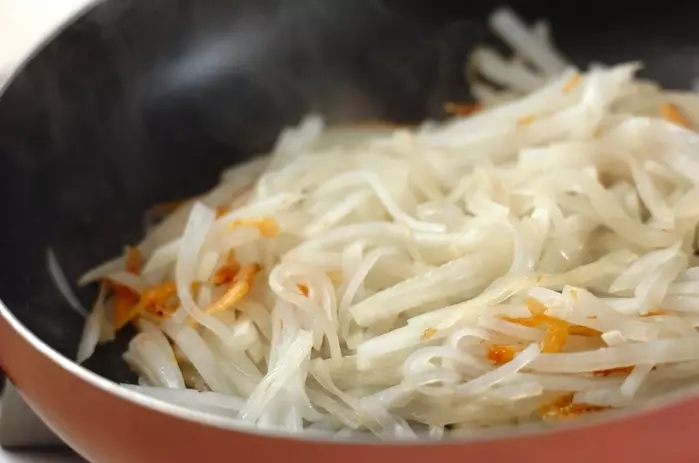 大根と桜エビの青のり炒めの作り方2