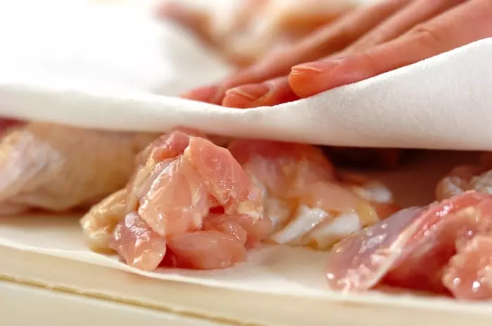 肉汁ジュワ〜!鶏のから揚げ 一晩漬け込むの作り方1