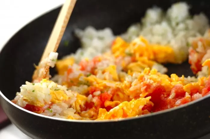 タラコと卵のチャーハンの作り方3
