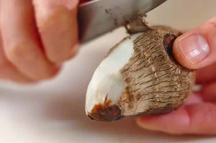 里芋のから揚げ和風あんかけの下準備1