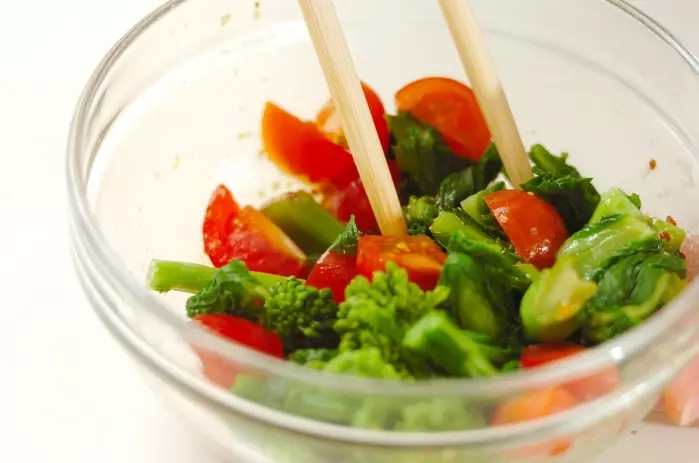 菜の花とプチトマトのマスタード和えの作り方2