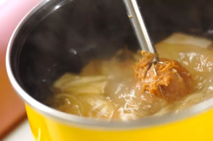 豆腐とミョウガのみそ汁の作り方1