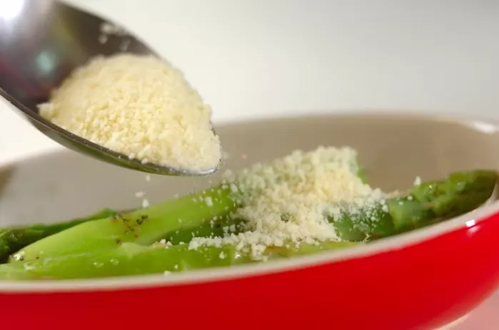 アスパラのチーズ焼きの作り方1