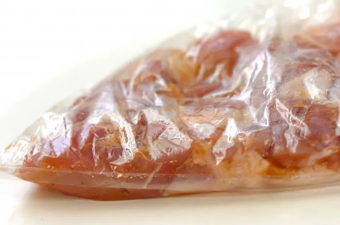 鶏のから揚げの下準備1