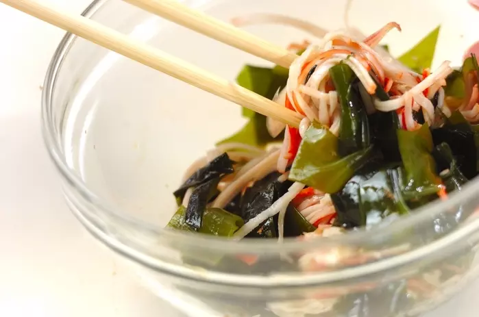 ワカメとカニカマの酢の物の作り方1