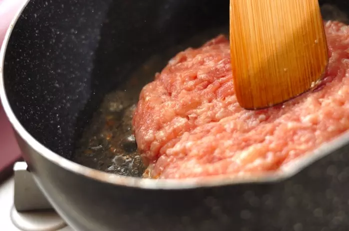 カブと鶏団子風煮物の作り方1