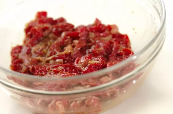 子供も大好き!簡単チンジャオロースの下準備1