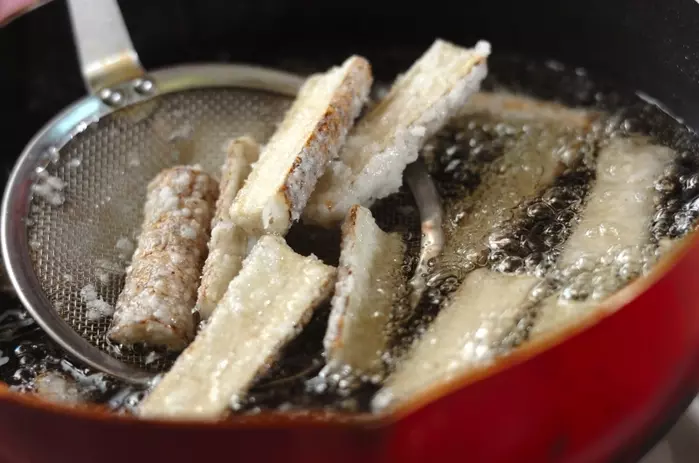 お箸が止まらない!ゴボウの甘辛揚げの作り方1
