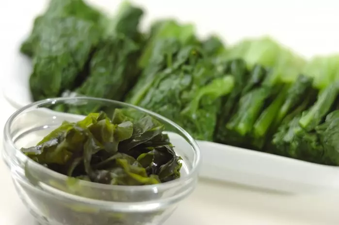 カブの葉のみそ和えの下準備1