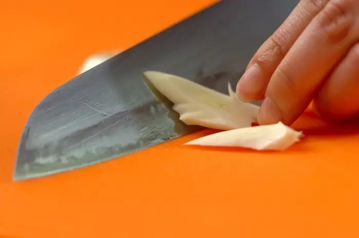 ご飯がすすむ!豚とキャベツのにんにく味噌炒めの下準備2