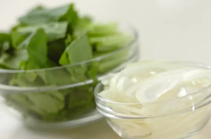 カブの葉のみそ汁の下準備1