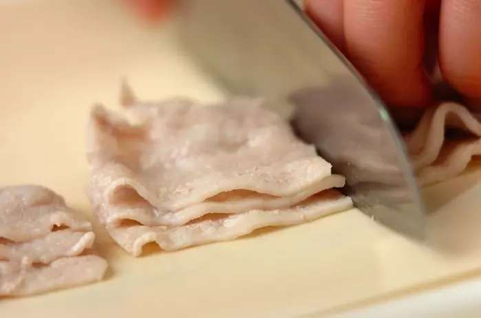 豚肉と小松菜のだし煮の下準備1