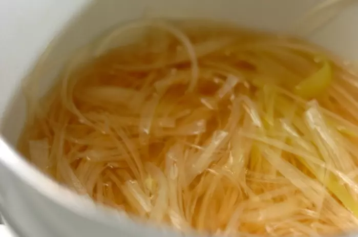 ネギとワカメのだし煮の作り方1