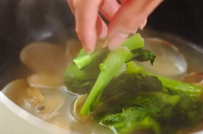 アサリと菜の花のお吸いものの作り方2