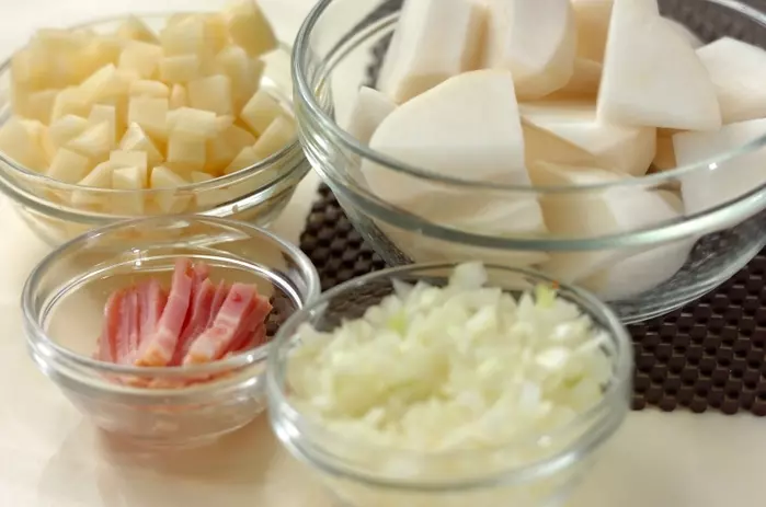 カブのミルクスープの下準備1