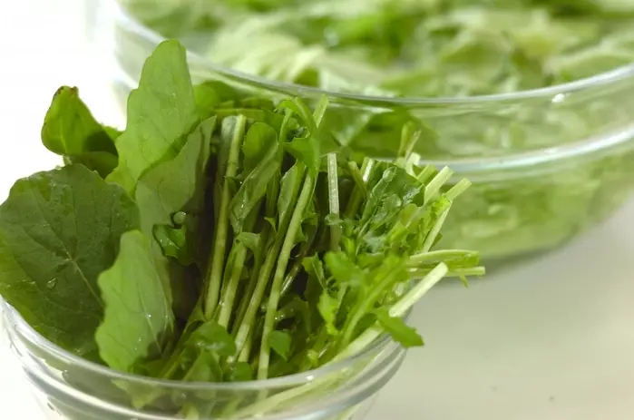 ルッコラのサラダの下準備1
