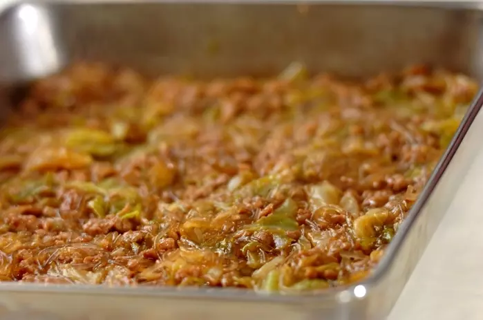 豚ひき肉とキャベツの春巻き 節約おかずレシピの作り方3