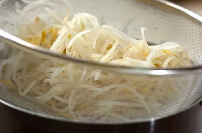 モヤシのゴマ和えの作り方1