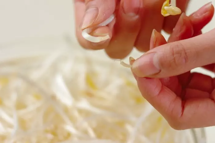 モヤシのゴマ和えの下準備1