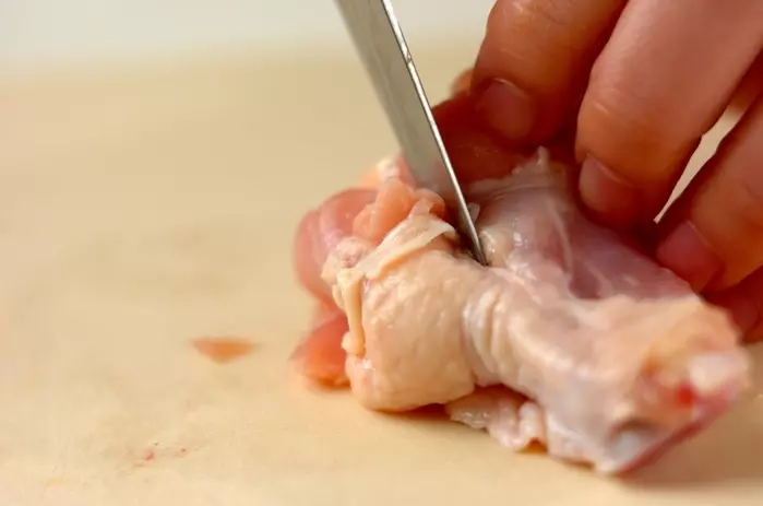 手羽元とセロリのスープの下準備1