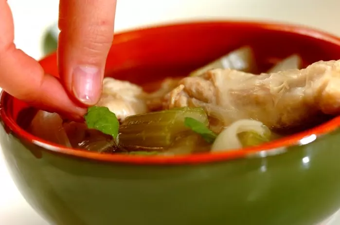 手羽元とセロリのスープの作り方2