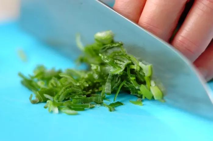 電子レンジで簡単チャーハンの下準備1