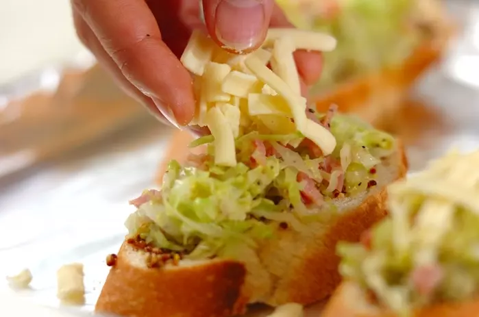 炒めキャベツのオープンサンドの作り方2