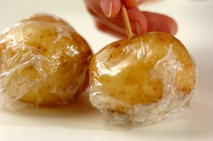 甘辛ジャガバターの下準備1