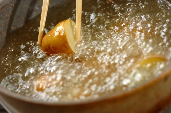 揚げ肉ジャガの作り方1