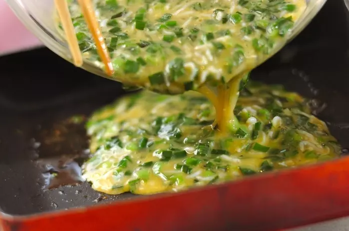 ニラとシラスの厚焼き卵の作り方3