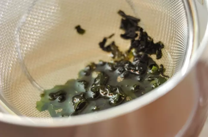 ミツバとカニカマのワサビ和えの下準備2