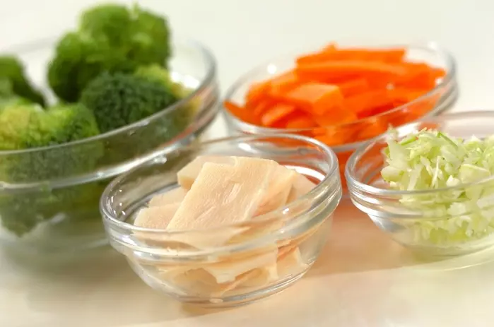 プリプリエビと豆腐のまろやかうま煮の下準備3