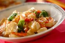 2026年4月28日(火)の献立は「プリプリエビと豆腐のまろやかうま煮」の献立。中華料理は、材料が多く手間がかかりそうに感じますが、しっかり下準備をしていれば調...