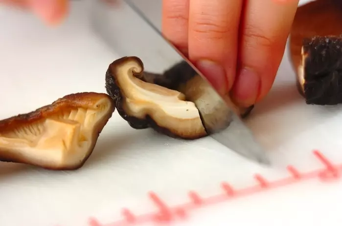 プリプリエビと豆腐のまろやかうま煮の下準備2