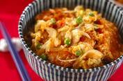 【今日の献立】2026年5月6日(水)「エンドウ豆入り卵とじトンカツ丼」