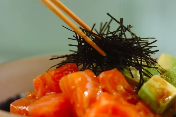 サーモンとアボカドのカフェ丼の作り方1