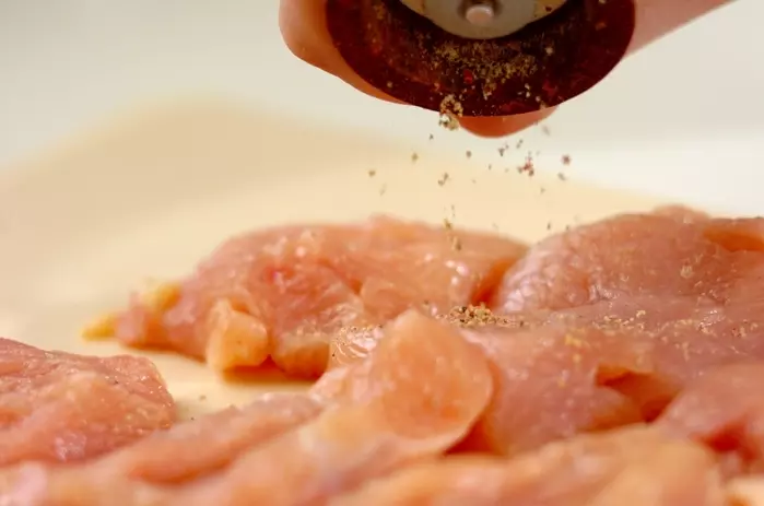 みそダレチキンカツの下準備1