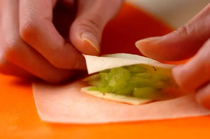 セロリの春巻きの作り方1