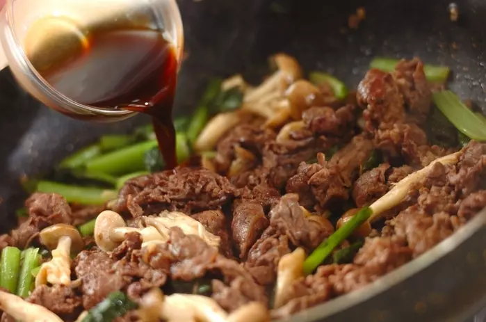 ご飯がすすむ！牛肉と小松菜のオイスター炒めの作り方2