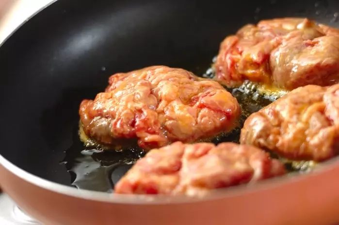牛肉のチーズピカタの作り方1
