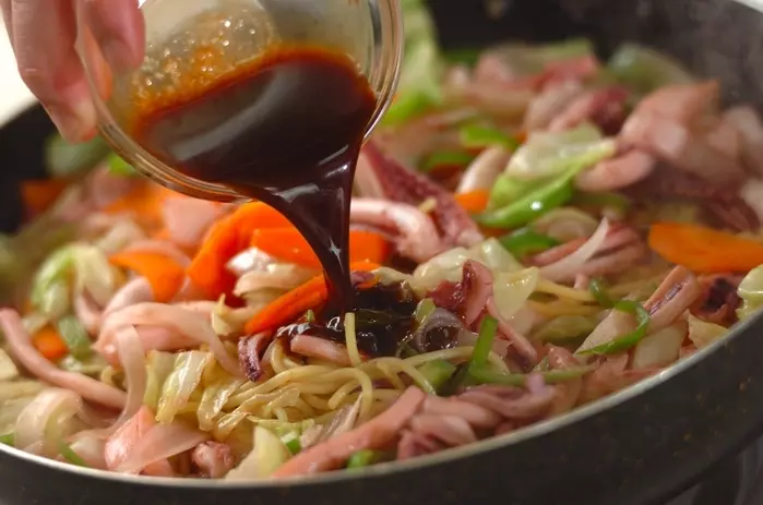イカのオイスター焼きそばの作り方3