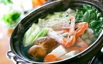 今年も残りあとわずか。年末年始に向けて少し贅沢な食材を使った料理が食べたくなるシーズンですよね。<br /><br />高級感のある食材のひとつといえばカニ。外食でカニを食べるのもいいのですが、自宅で食べるのもまた一興。そこでカニを使ったリッチ感のあるレシピをご紹介します。