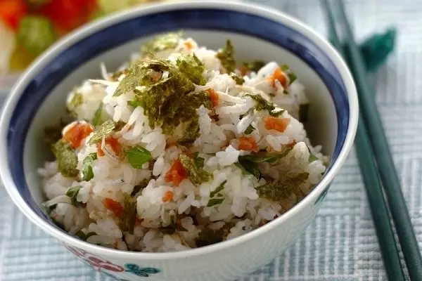 大葉とシラスの梅風味混ぜご飯