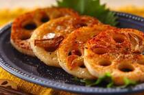 きんぴらや煮物、天ぷらなどでシャキッとした食感が料理のアクセントになるれんこん。でも、気がついたら冷蔵庫で表面が黒っぽく変色して、傷んでいた･･･なんて経験はありませんか？今回は、れんこんをいつまでもおいしく食べられるようにする保存方法とレシピを紹介します。