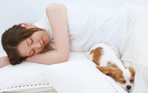 女性に顕著な差 “かくれ不眠”は肌トラブルの原因!?　（前篇）