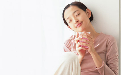 女性に顕著な差 “かくれ不眠”は肌トラブルの原因!?　（中編）