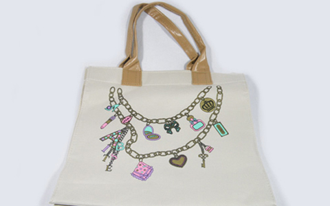 【最新雑誌付録情報】「美的」2011年10月号の付録は「アビステ チャームプリント★トートバッグ」