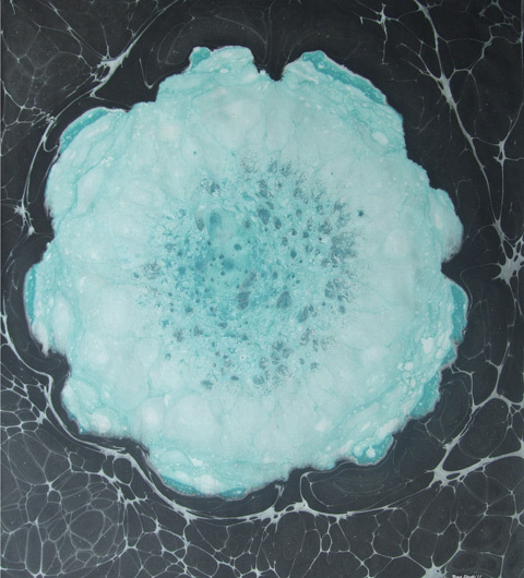 水と色が織りなす神秘の世界