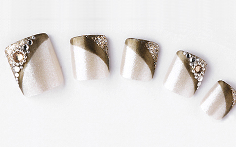 【今日のネイル】大人のパーティーシーンに最適。エレガントネイル